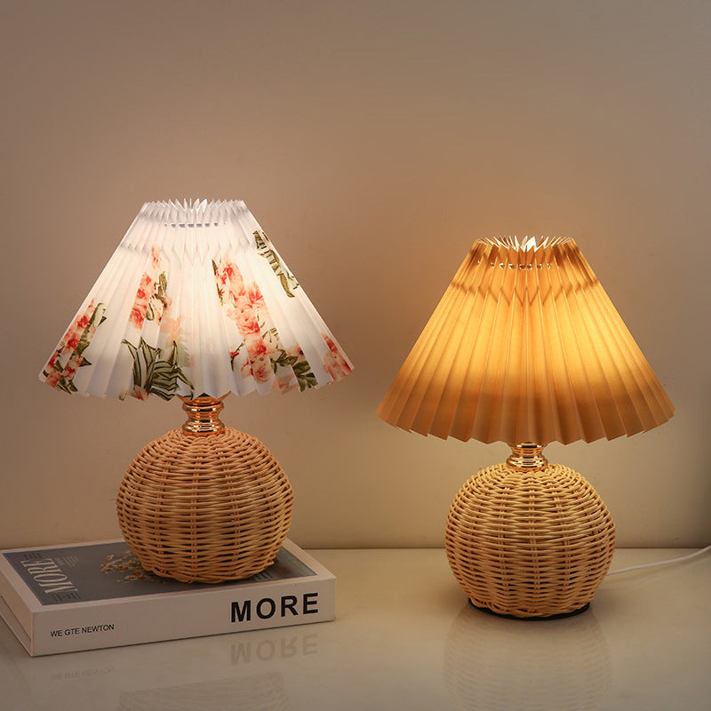 Lampa stołowa led podstawa rattanowa pleciona abażur plisowany