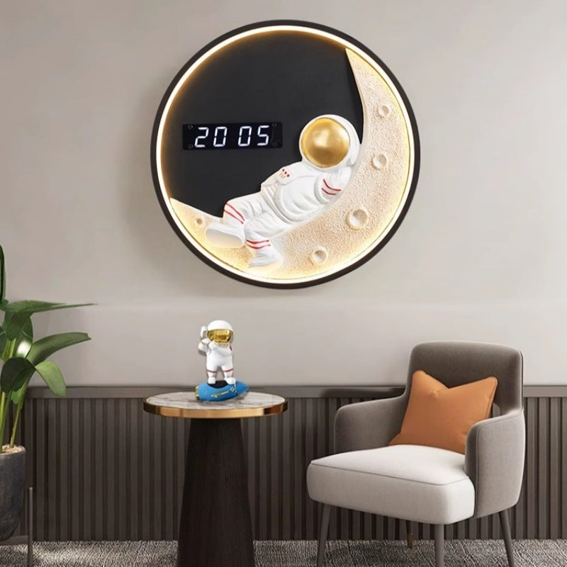 Futurystyczna lampa ścienna LED z motywem księżyca i astronauty oraz zegarem