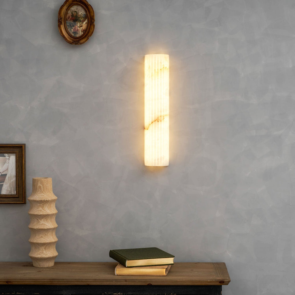 Estetyczna lampa ścienna z alabastru