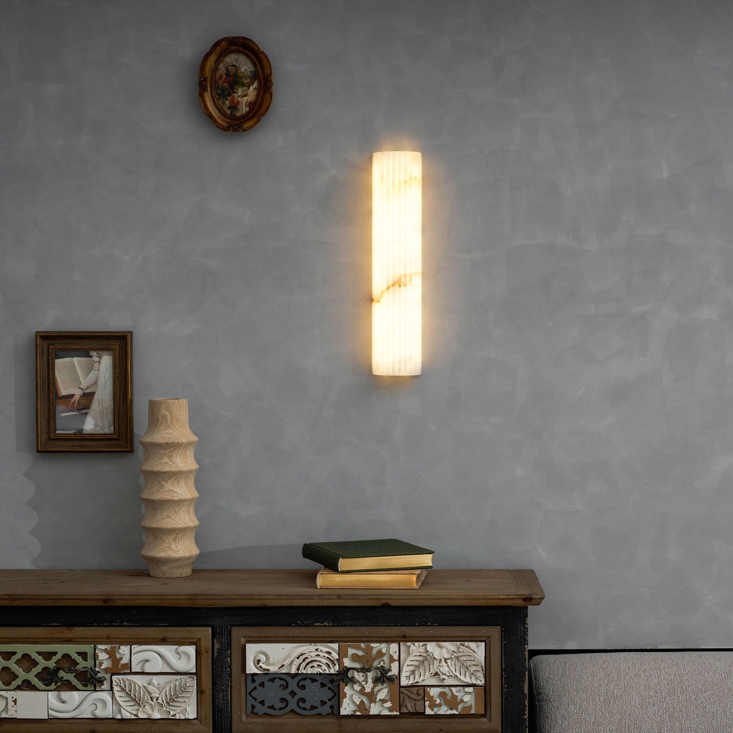 Estetyczna lampa ścienna z alabastru