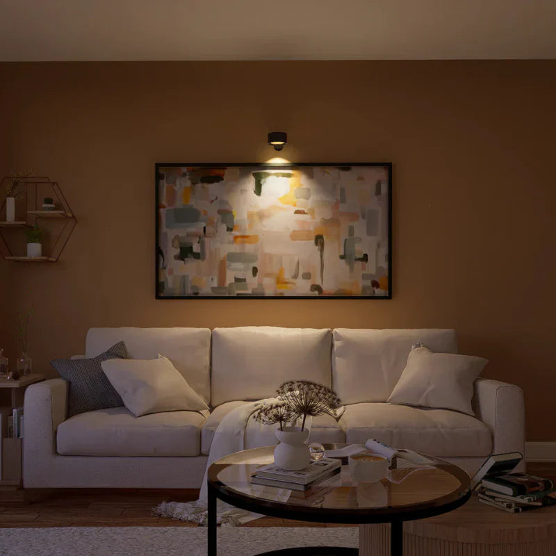 Minimalistyczna bezprzewodowa lampa ścienna z możliwością obrotu o 360°