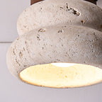 Stylowa lampa sufitowa z trawertynu – oprawa LED z naturalnego kamienia