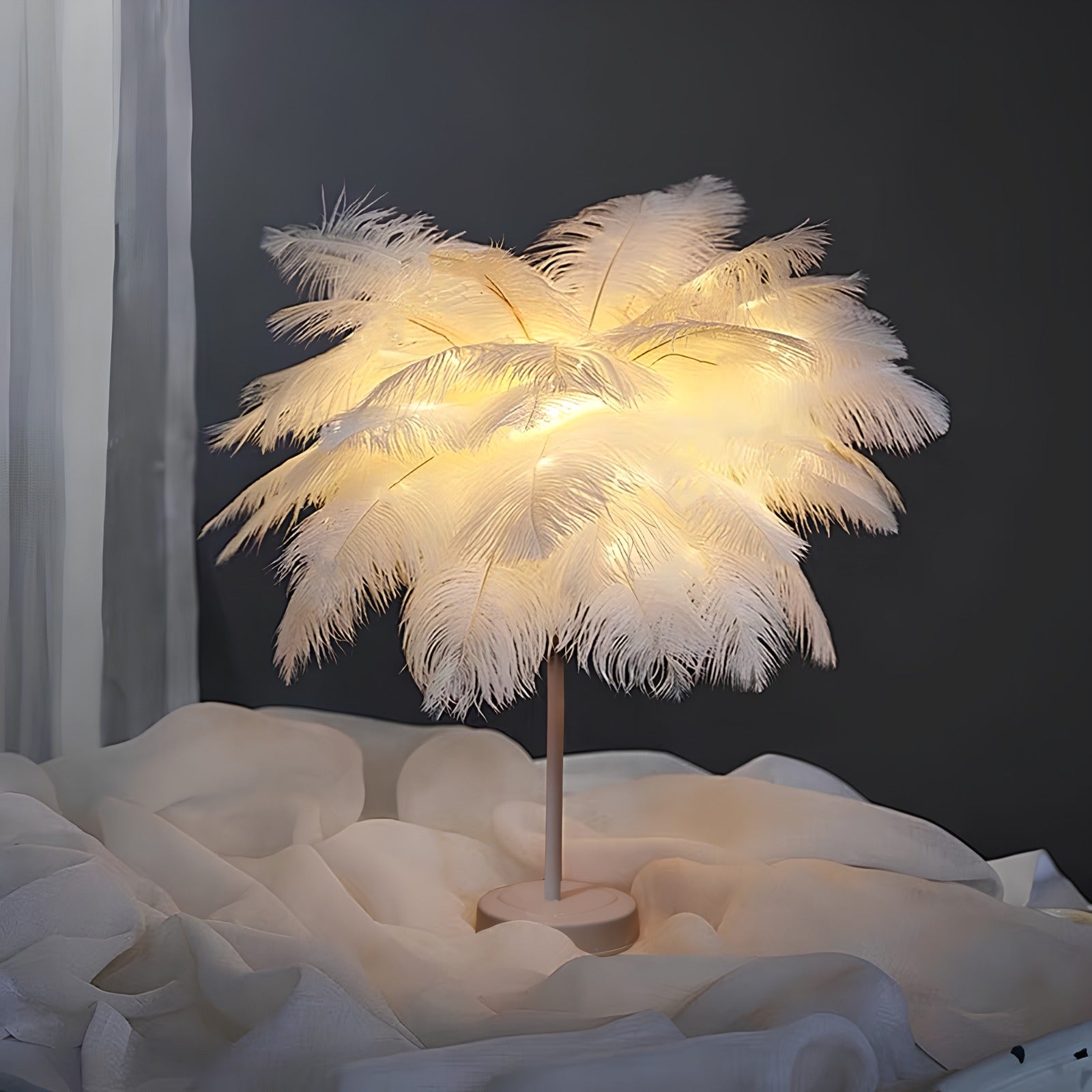 Elegancka lampka choinkowa w stylu piórkowym do dekoracji wnętrz