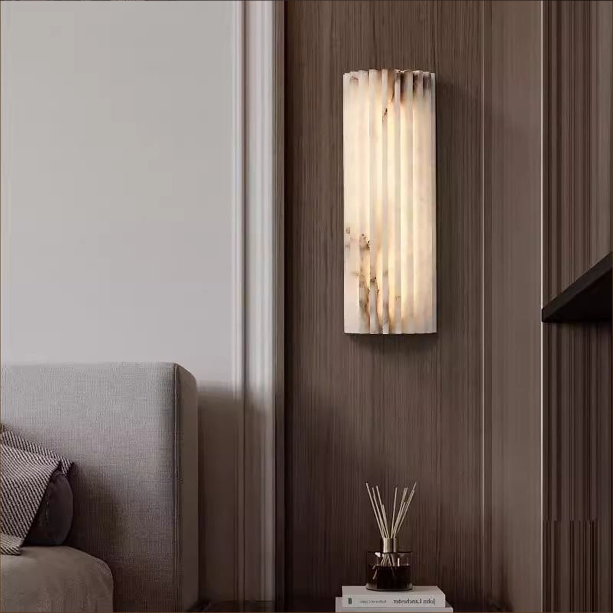 Estetyczna lampa ścienna z alabastru