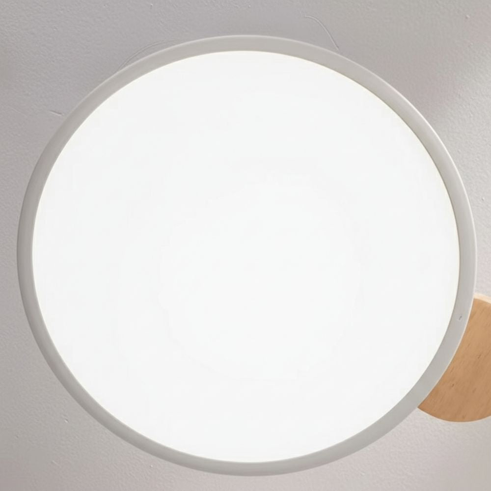 Elegancka, nowoczesna lampa sufitowa z ręcznie wykonanymi wykończeniami