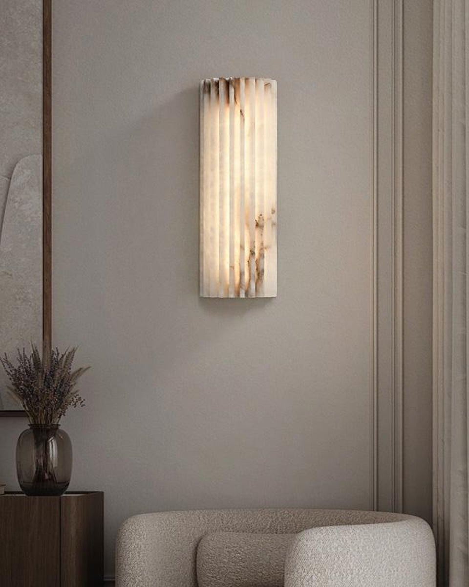 Estetyczna lampa ścienna z alabastru