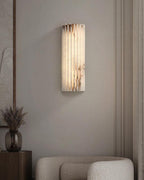 Estetyczna lampa ścienna z alabastru