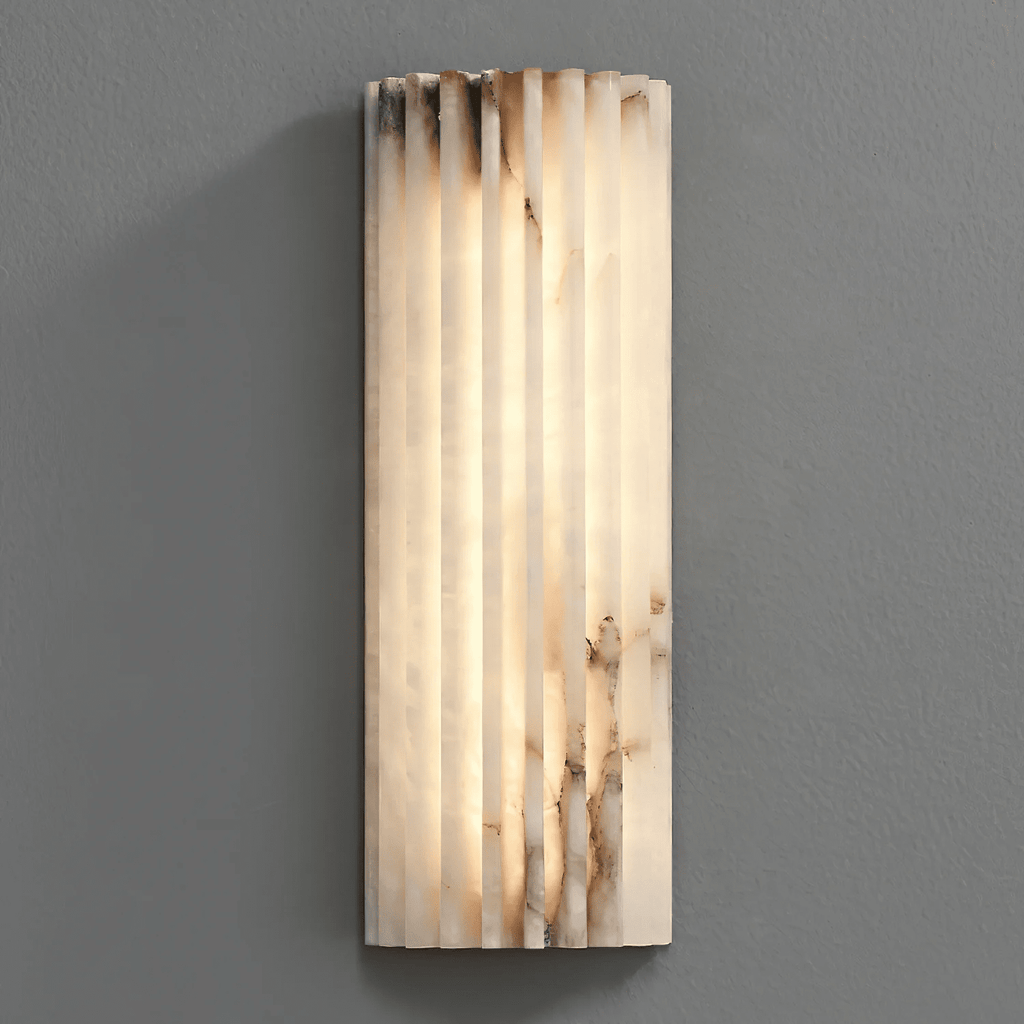 Estetyczna lampa ścienna z alabastru