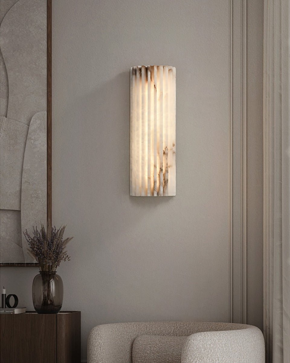 Estetyczna lampa ścienna z alabastru