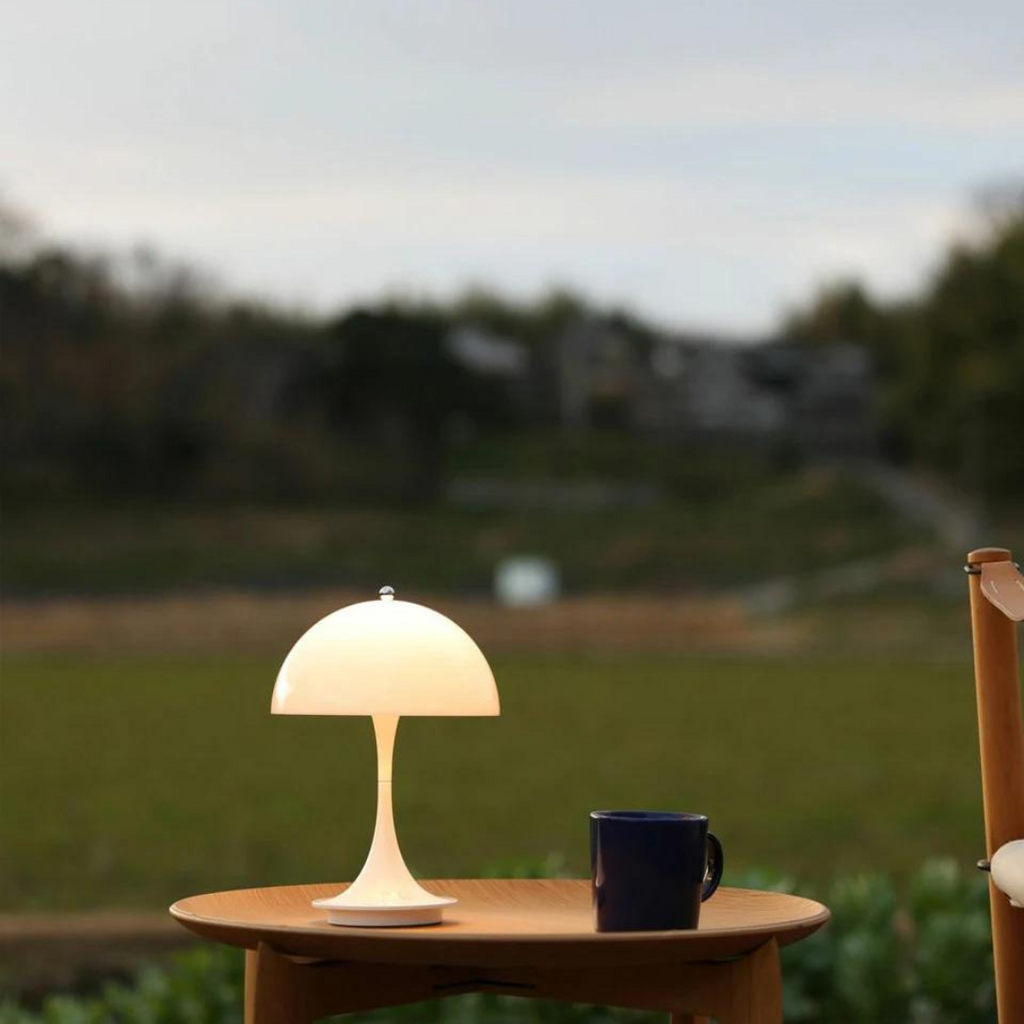 Elegancka bezprzewodowa lampa stołowa LED z regulowanym światłem