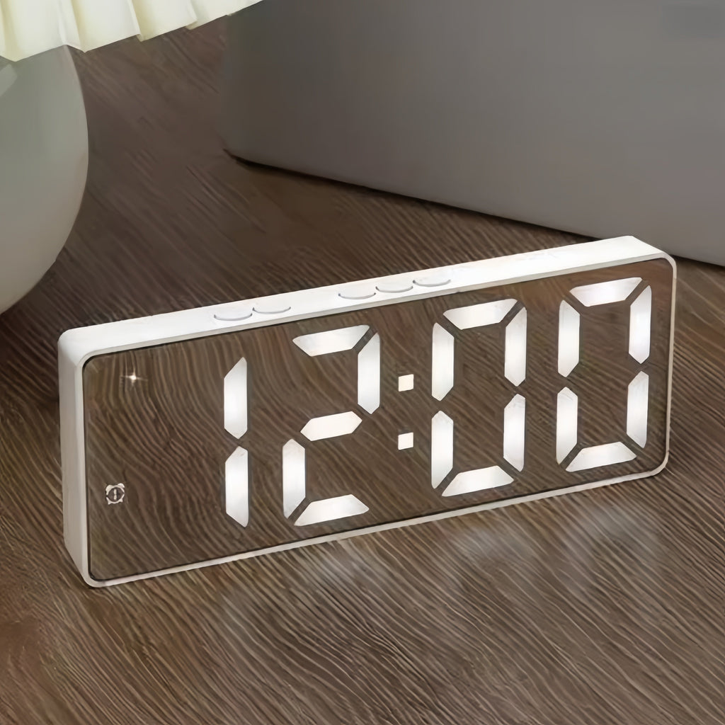 Stylowy zegar LED w lustrze z dużym wyświetlaczem i funkcją drzemki