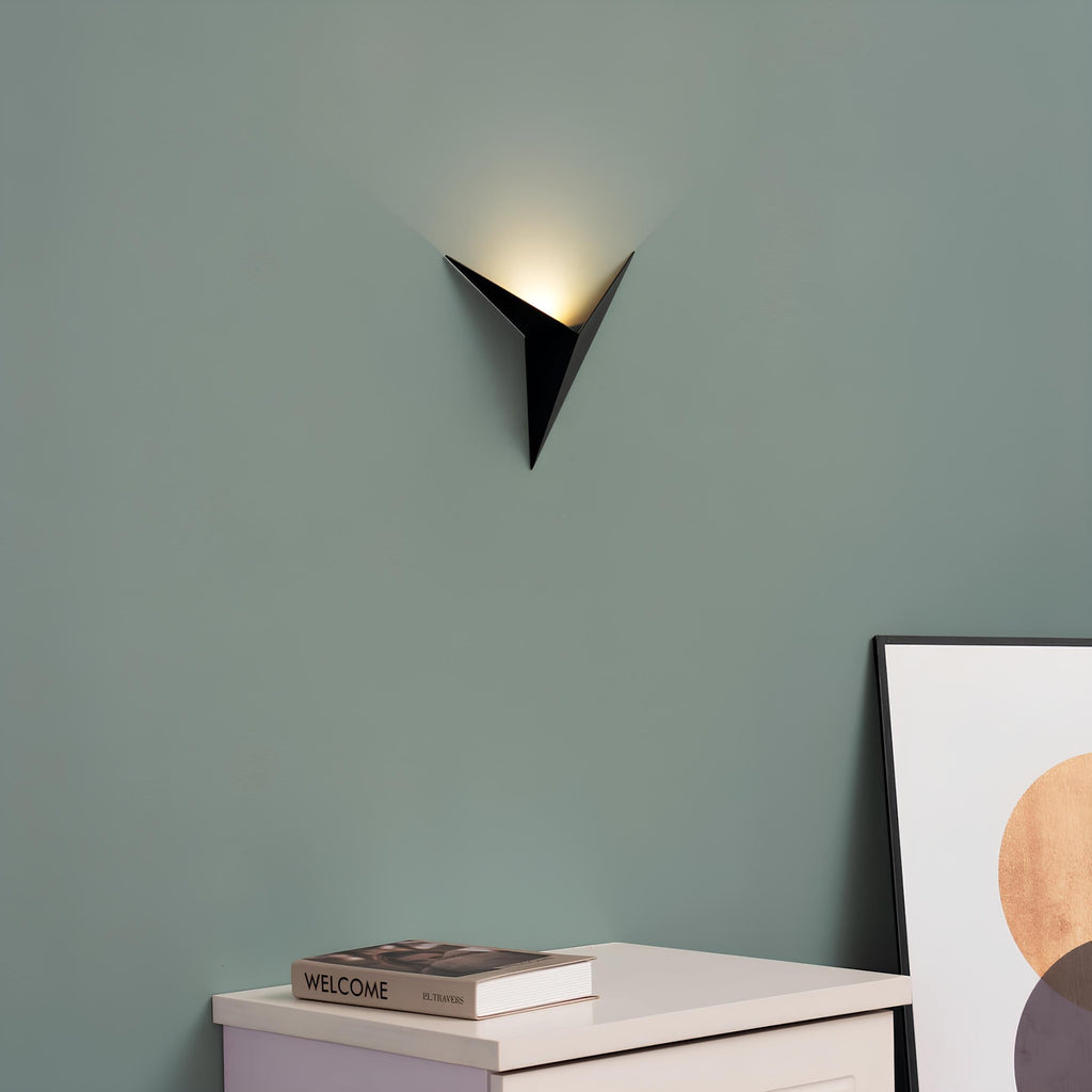 Artystyczna smukła trigon lampa ścienna