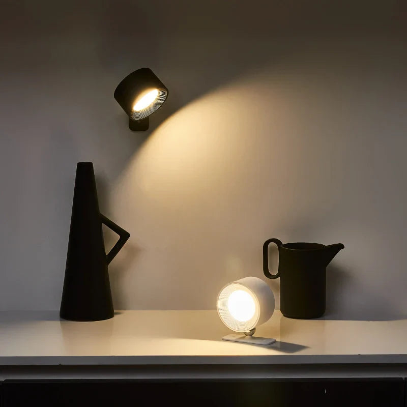 Bezprzewodowa regulowana lampa ścienna z magnetycznym mocowaniem i obrotem 360°