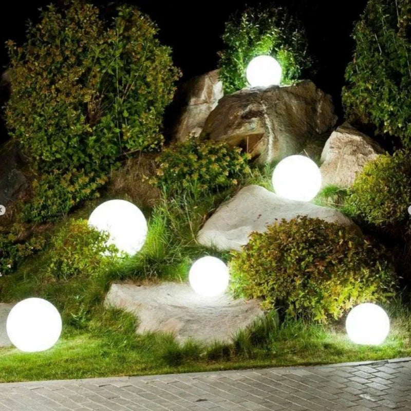Lampa zewnętrzna LED Globe z pilotem i opcją zasilania energią słoneczną