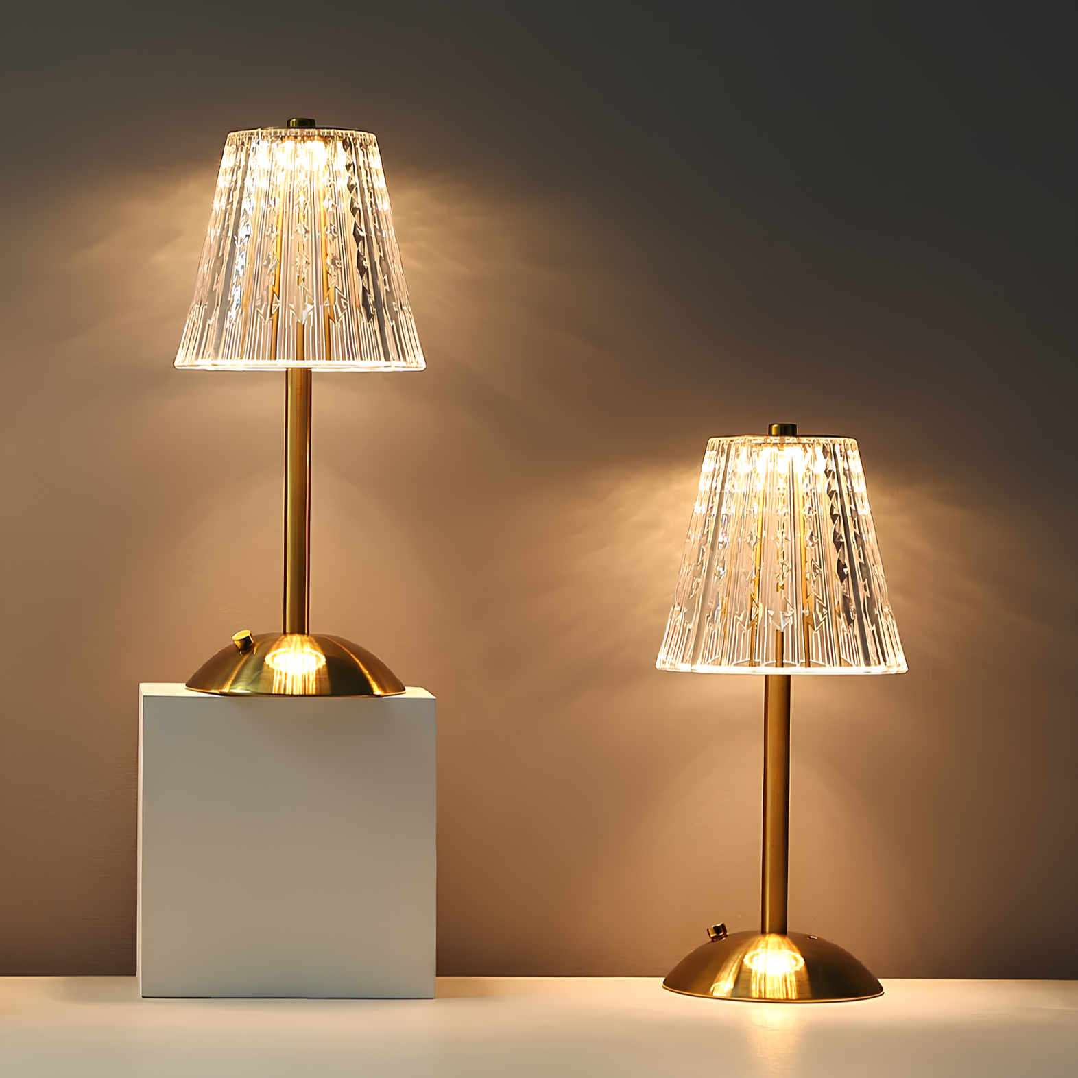Elegancka LED lampa kryształowym dotykowym i regulacją jasności