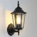 Tradycyjny antyczna lampa ścienna cottage w stylu klasycznym
