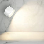 Minimalistyczna bezprzewodowa lampa ścienna z możliwością obrotu o 360°