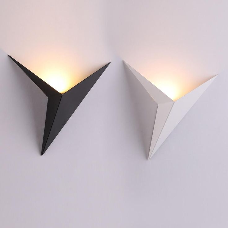 Artystyczna smukła trigon lampa ścienna