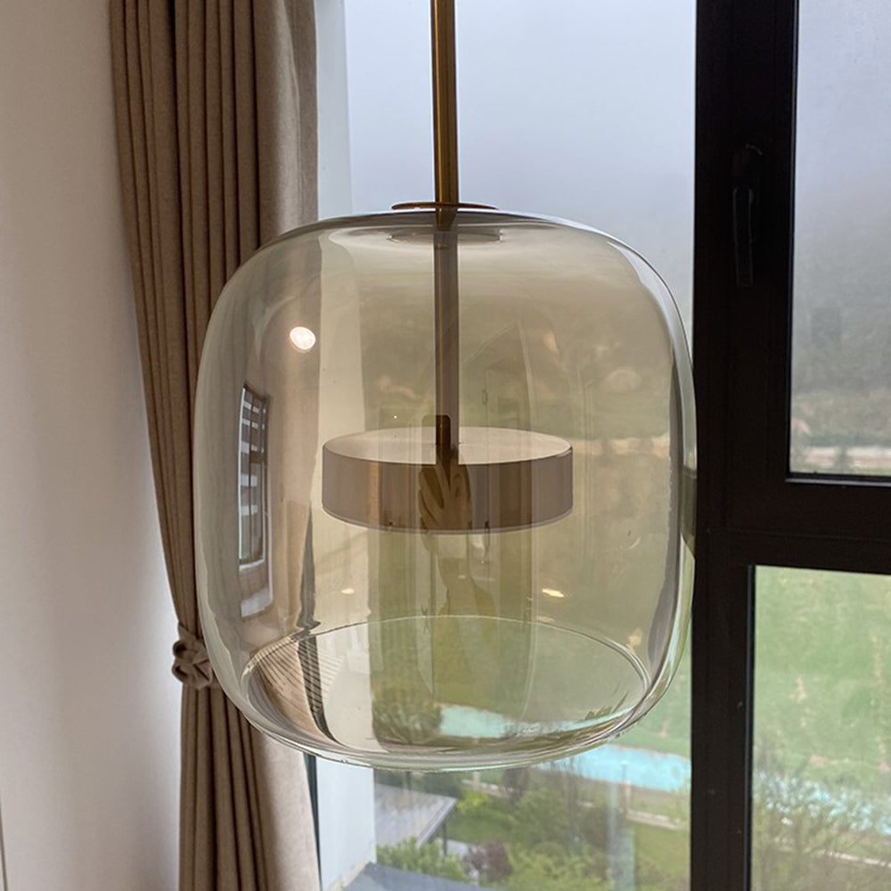 Vintage bursztynowa lampa wisząca ze złotymi detalami – ciepłe światło