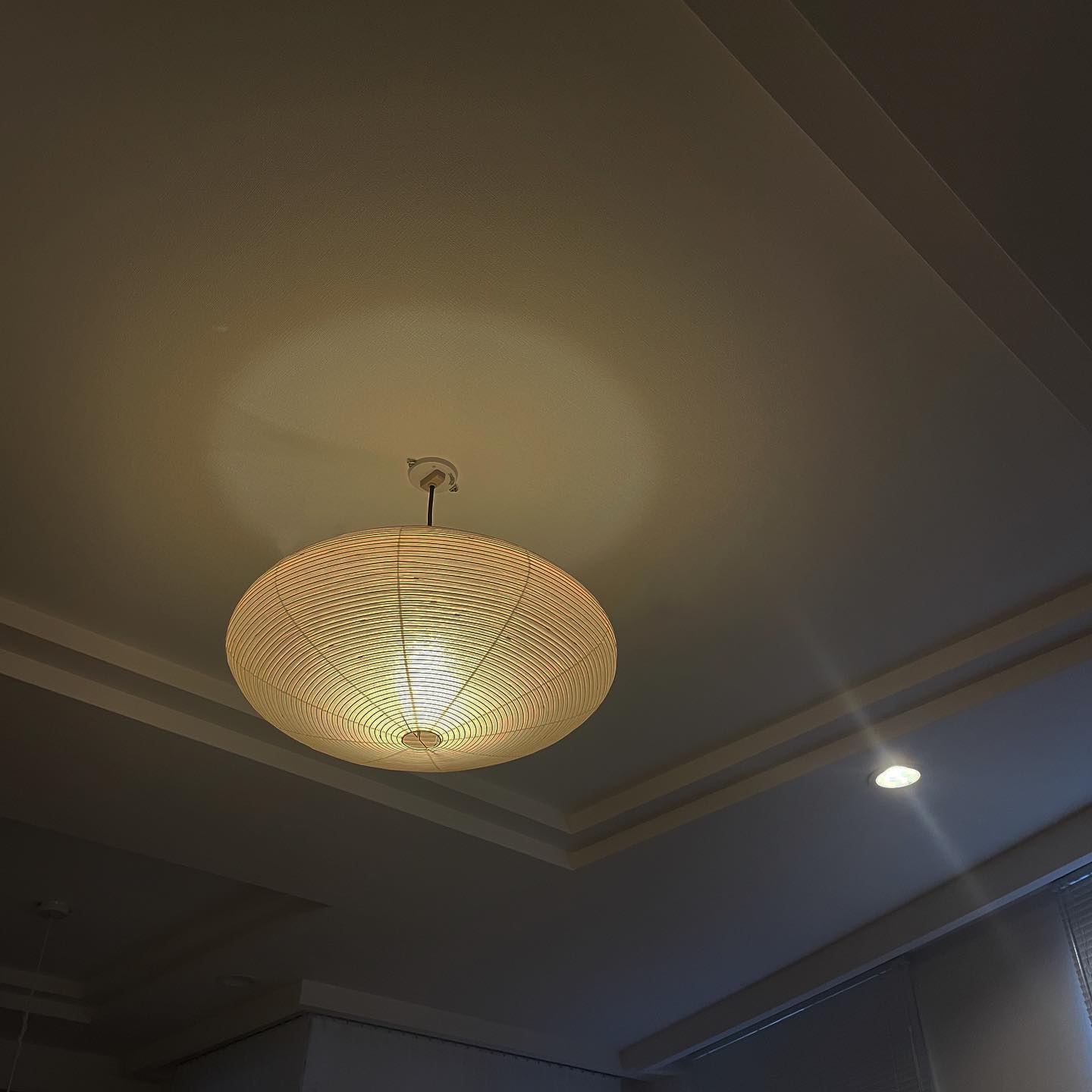 Stylowa Designerska Biała Designerska lampa wisząca Japandi do salonu i jadalni