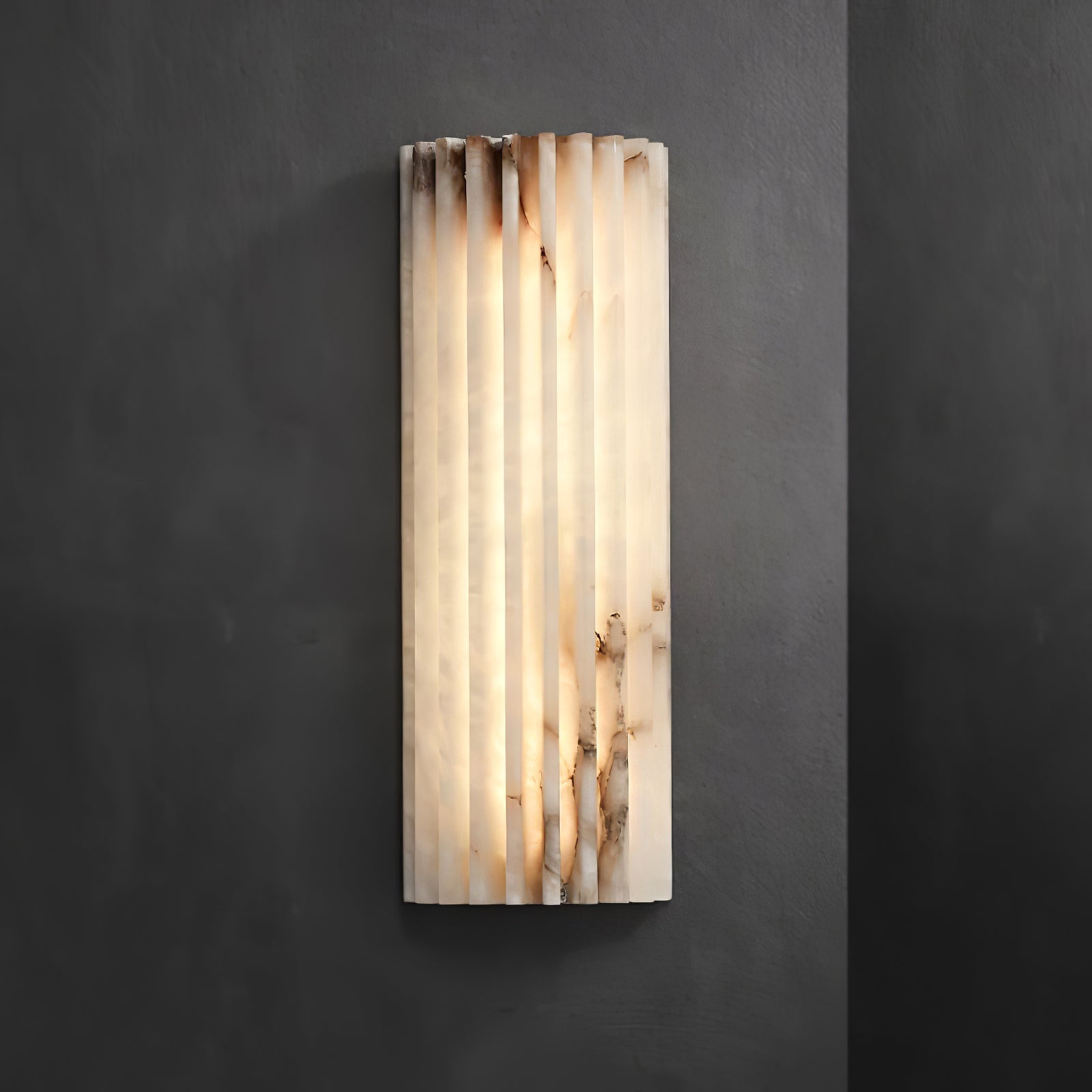 Estetyczna lampa ścienna z alabastru