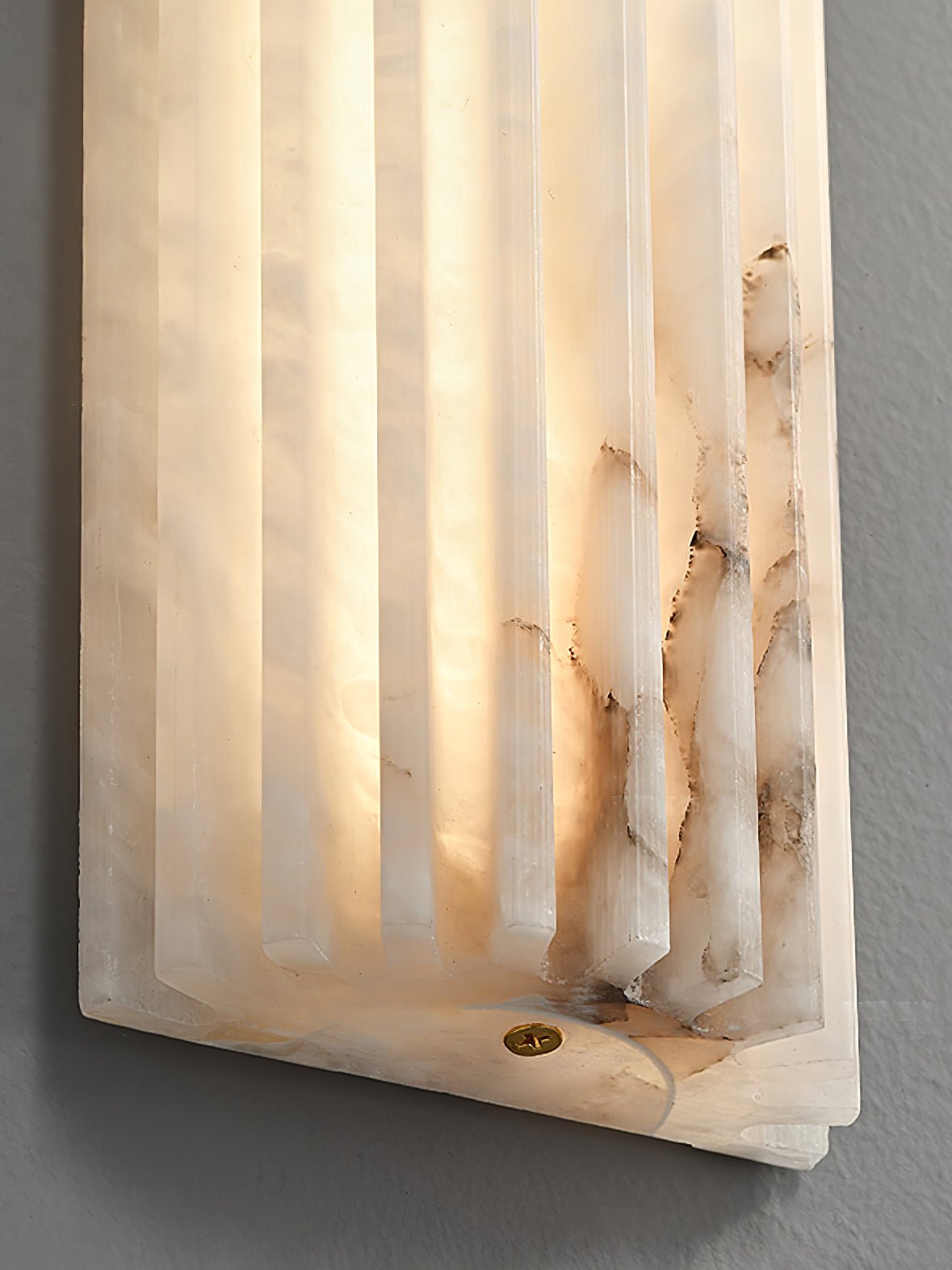 Estetyczna lampa ścienna z alabastru