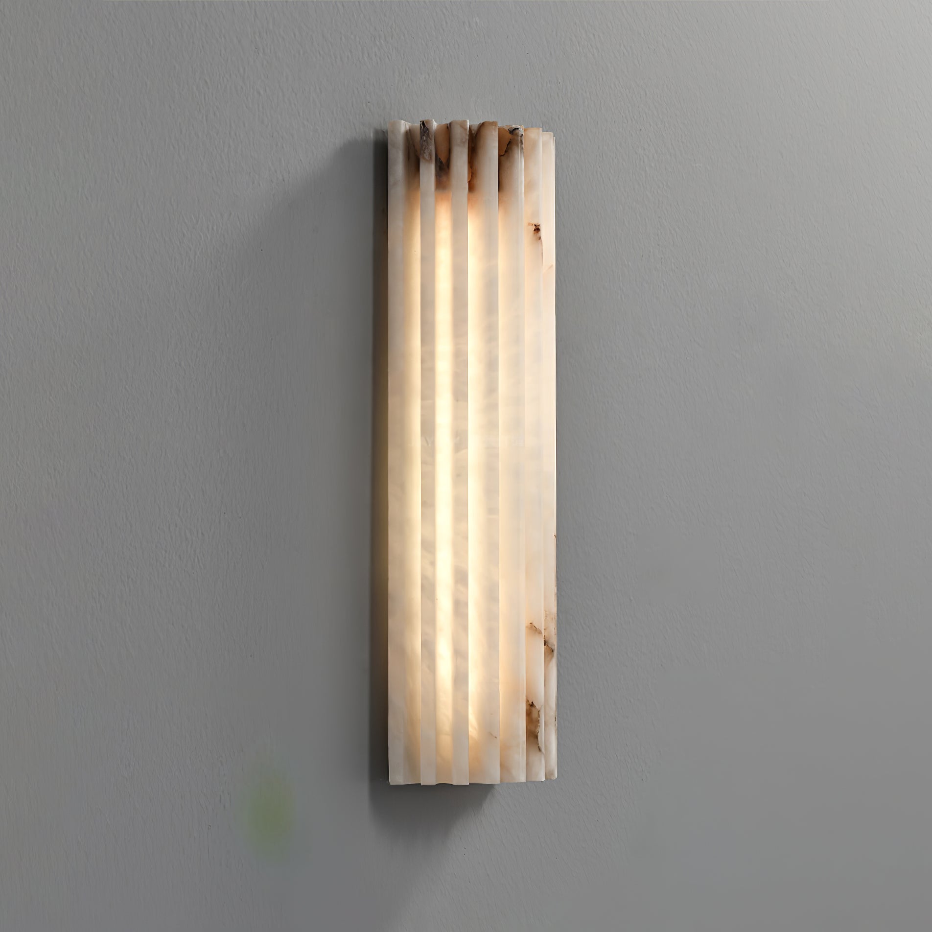 Estetyczna lampa ścienna z alabastru
