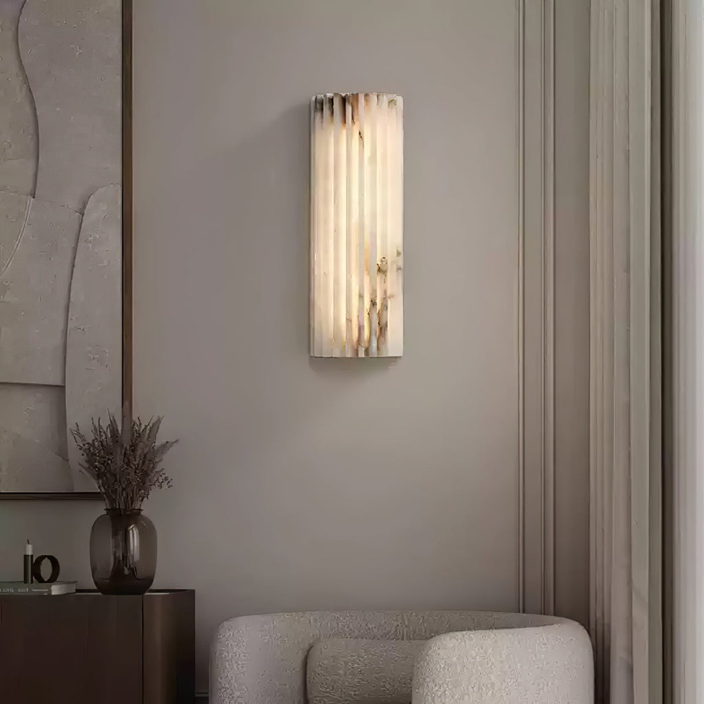 Estetyczna lampa ścienna z alabastru