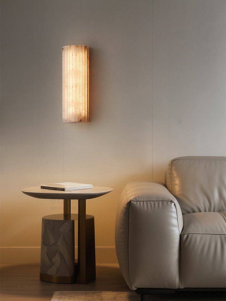 Estetyczna lampa ścienna z alabastru