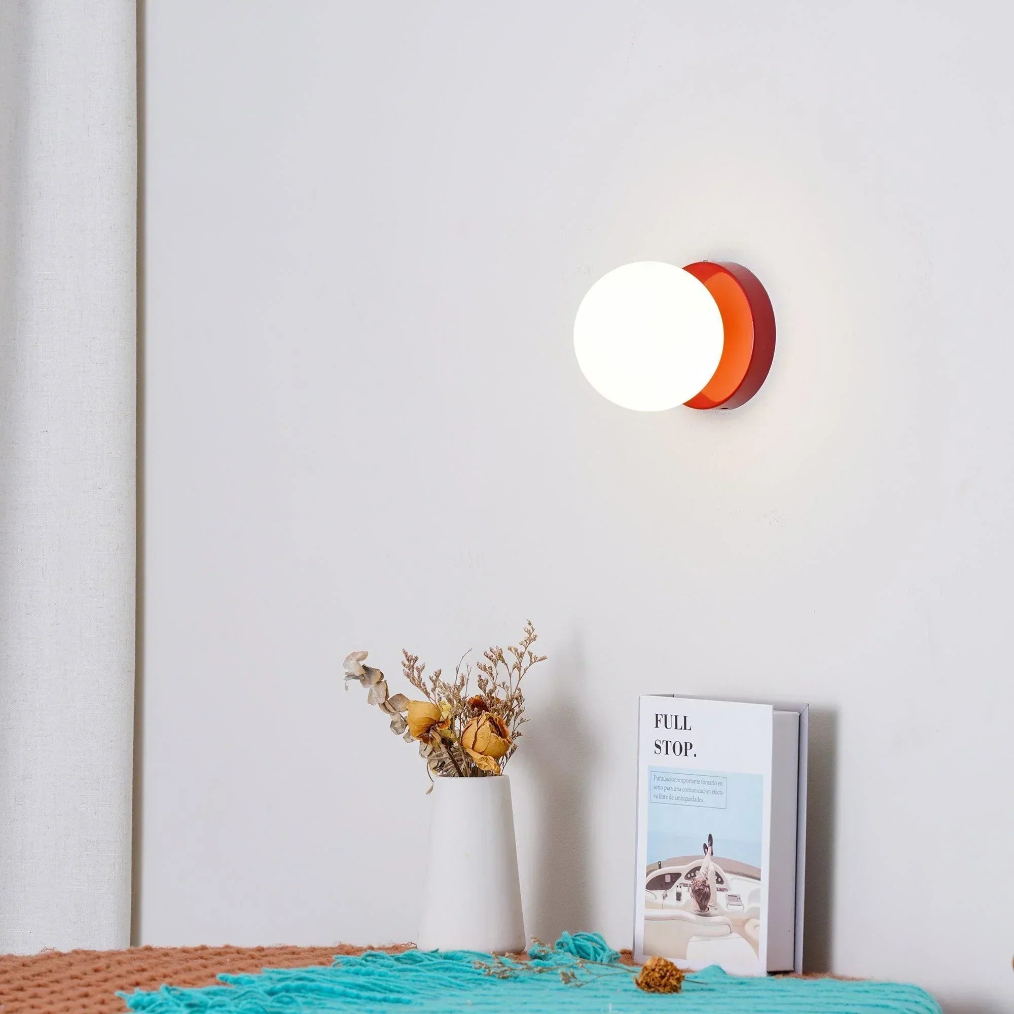 Minimalistyczna skandynawska okrągła szklana lampa ścienna
