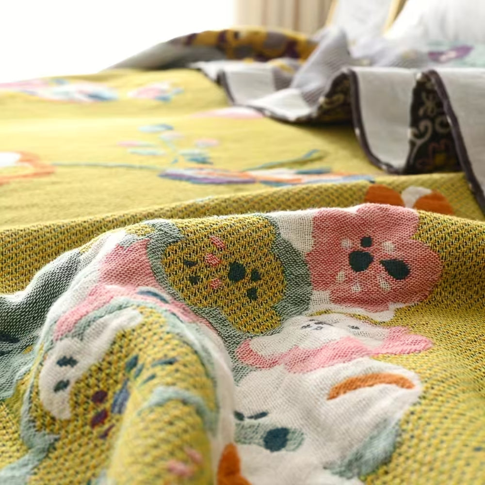 Dekoracyjny koc patchworkowy w stylu boho z motywem kwiatów i ptaków