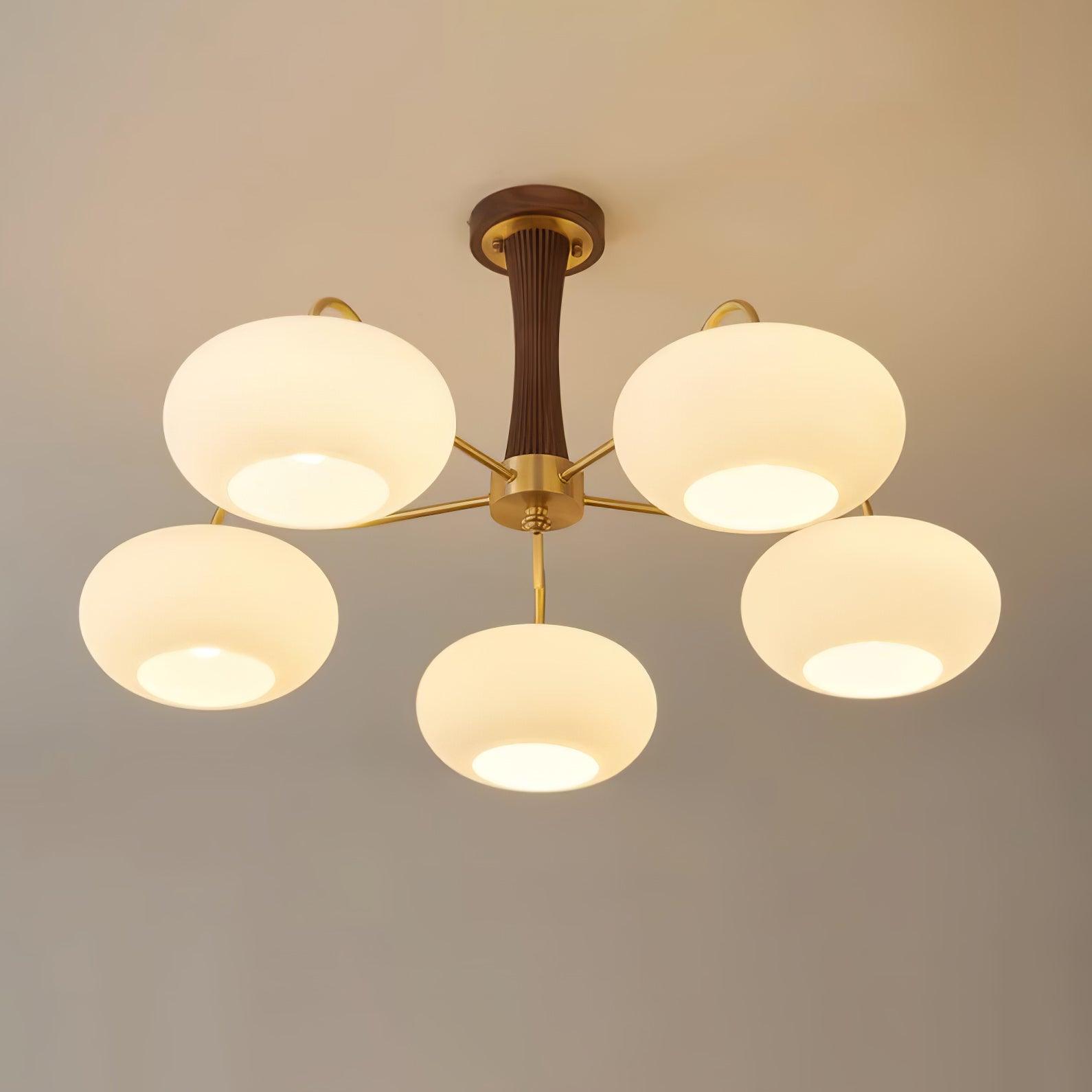 Luksusowa lampa sufitowa w stylu mid-century z mosiądzu i szkła