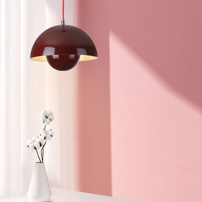 Nowoczesna lampa wisząca z unoszącym się kulistym blaskiem