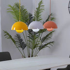 Nowoczesna lampa wisząca z unoszącym się kulistym blaskiem