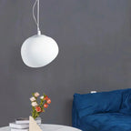 Artystyczna lampa wisząca z matowego szkła z kamykami do jadalni i salonów