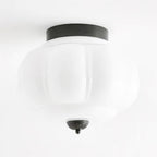 Szklana lampa sufitowa w kolorze jadeitowej zieleni z złotą ramą