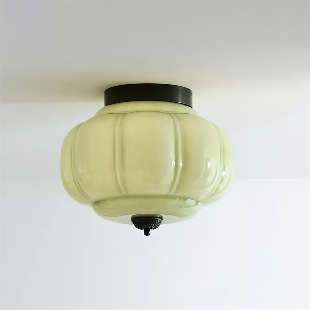 Szklana lampa sufitowa w kolorze jadeitowej zieleni z złotą ramą