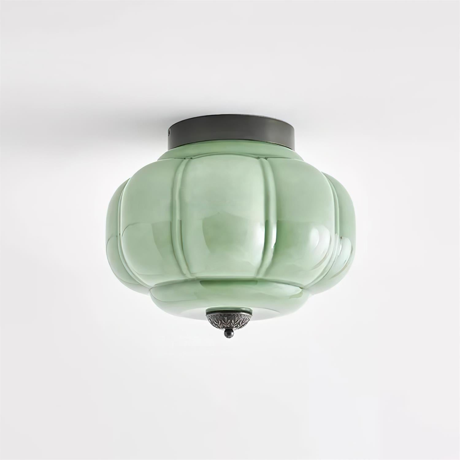 Szklana lampa sufitowa w kolorze jadeitowej zieleni z złotą ramą