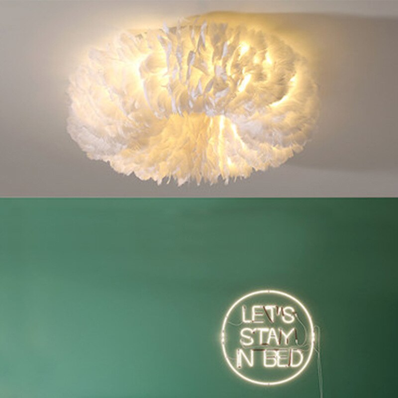 Lampa sufitowa LED w stylu boho z motywem piór do sypialni i salonu
