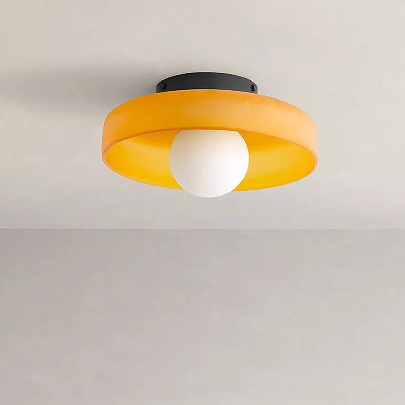 Skandynawska lampa sufitowa LED w minimalistycznym stylu nordyckim