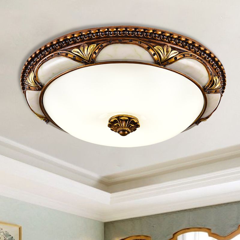 Szykowna retro lampa sufitowa z mosiądzu do nowoczesnego wnętrza domu