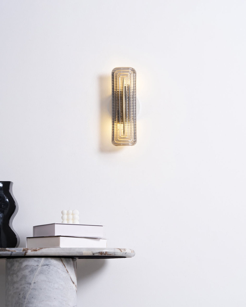 Nowoczesna, zakrzywiona lampa ścienna LED do oświetlenia wnętrz