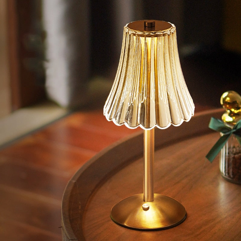 Elegancka LED lampa kryształowym dotykowym i regulacją jasności