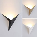 Artystyczna smukła trigon lampa ścienna