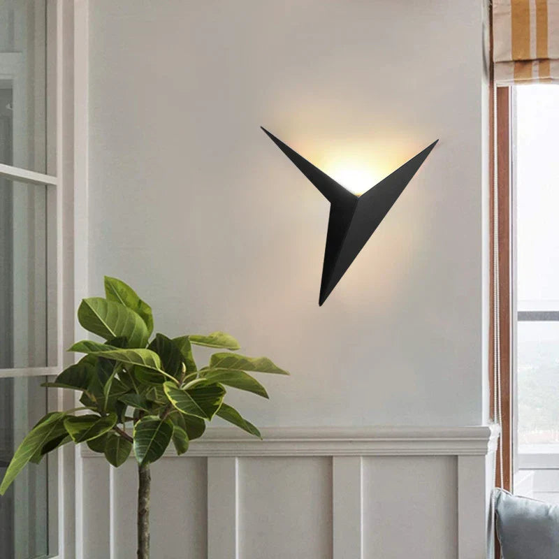 Artystyczna smukła trigon lampa ścienna