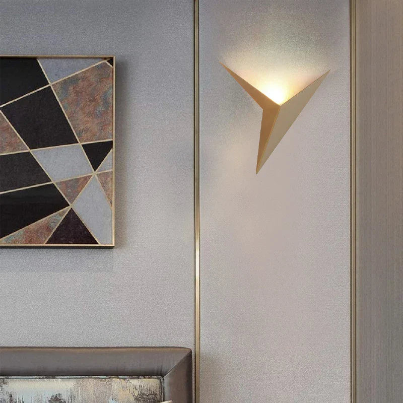 Artystyczna smukła trigon lampa ścienna