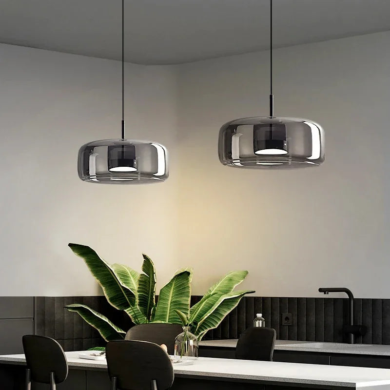 Wykwintna szklana lampa wisząca do nowoczesnych wnętrz