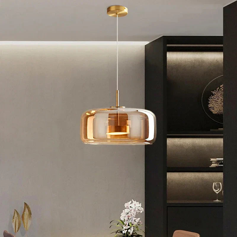 Wykwintna szklana lampa wisząca do nowoczesnych wnętrz