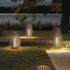 Klasyczna lampa zewnętrzna LED zasilana energią słoneczną do nastrojowego oświetlenia