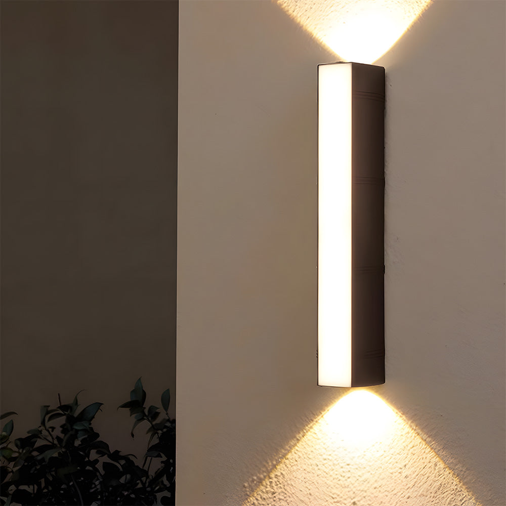 Ultrajasna i odporna na warunki atmosferyczne zewnętrzna lampa ścienna LED